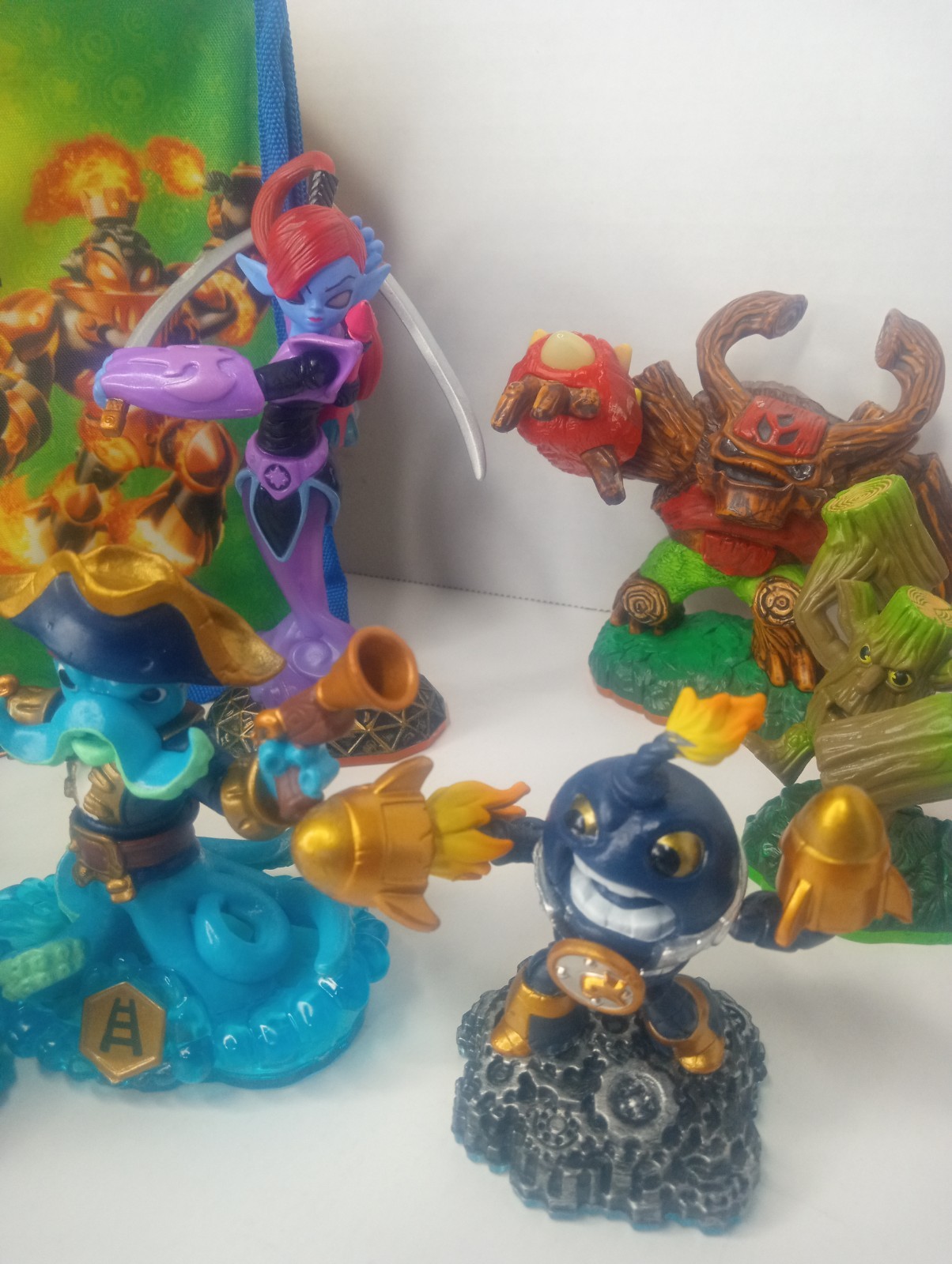 Huge Skylanders Lot 19 Figures With Carry Case Rare