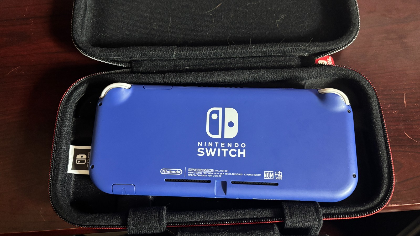 Nintendo Switch light – 32GB + mariokart 8 Deluxe game