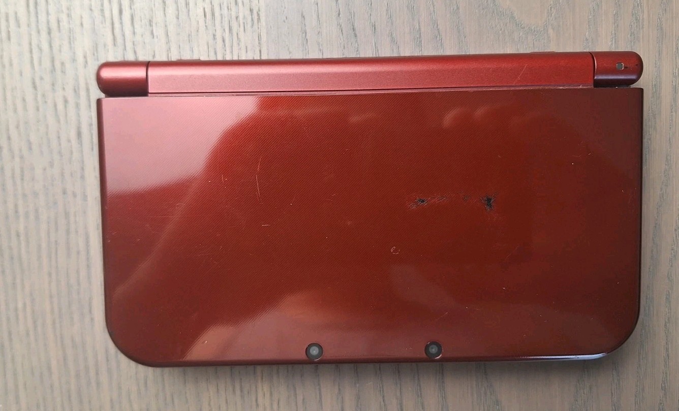 New Nintendo 3DS XL Metallic Red Charger + 32GB SD Card | Region Free