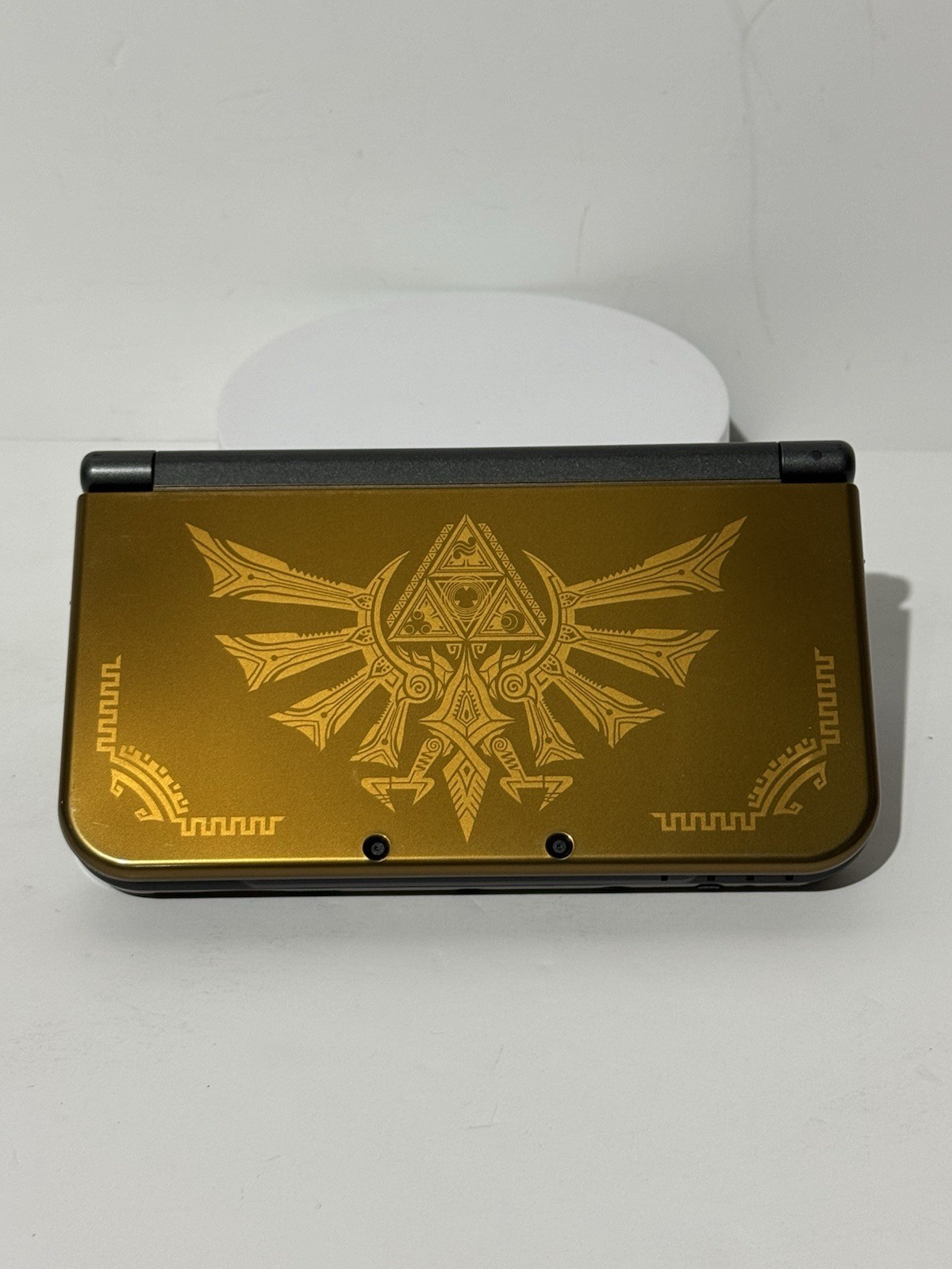 Nintendo New 3DS XL Handheld System Hyrule Edition Complete in Box Zelda Gold
