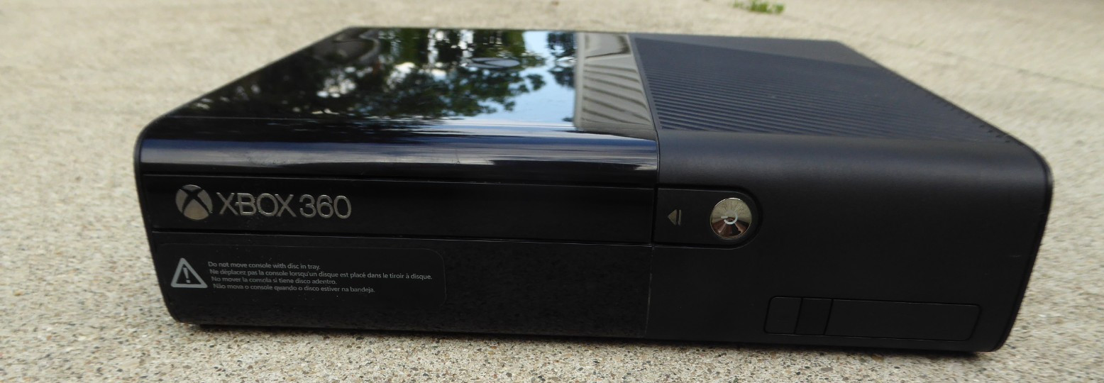 Bundle Microsoft Xbox 360 E 250GB console With, Kinect, Controller Tested