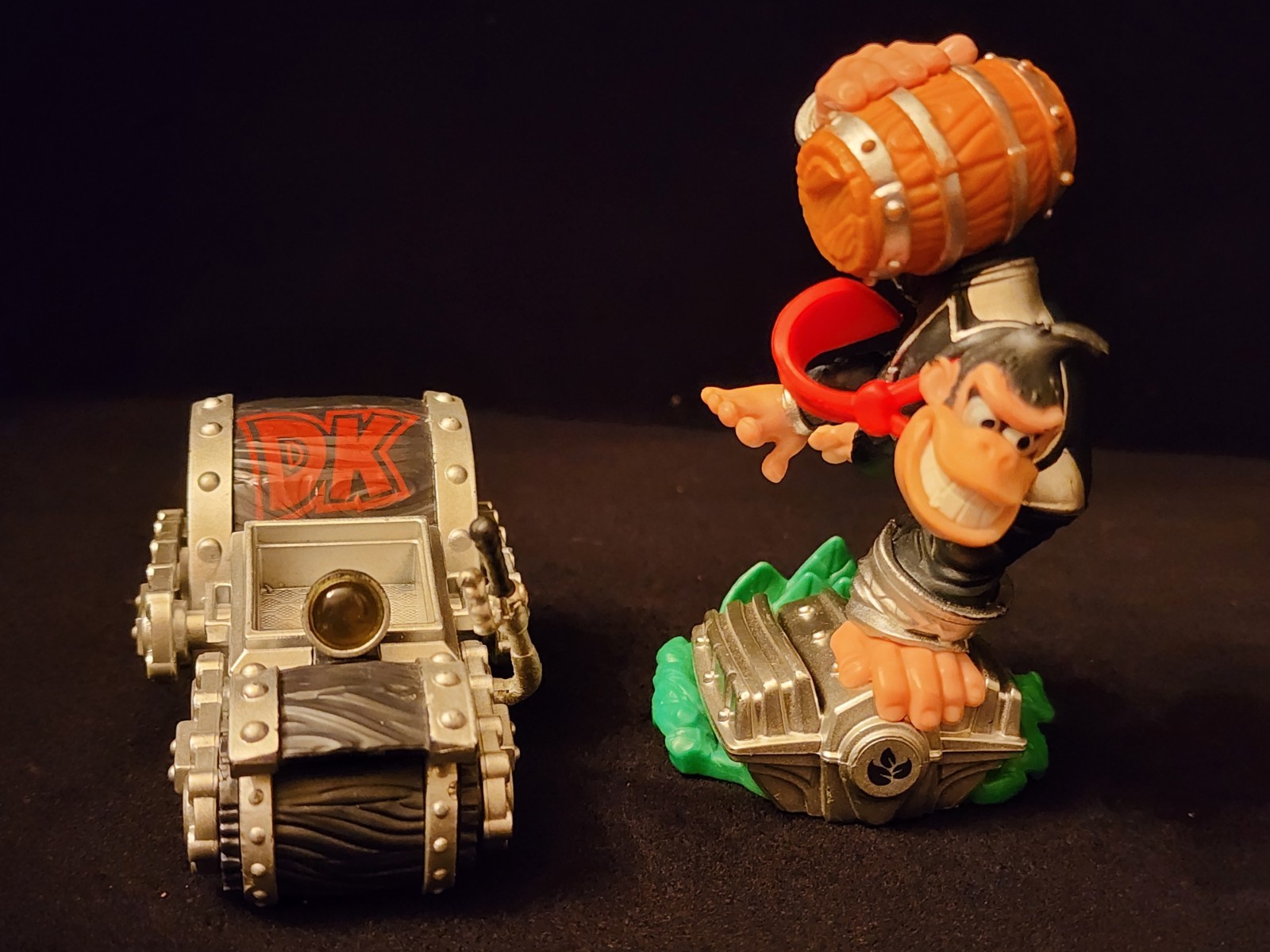 Skylanders Superchargers – Dark Donkey Kong and Barrel Blaster Figure
