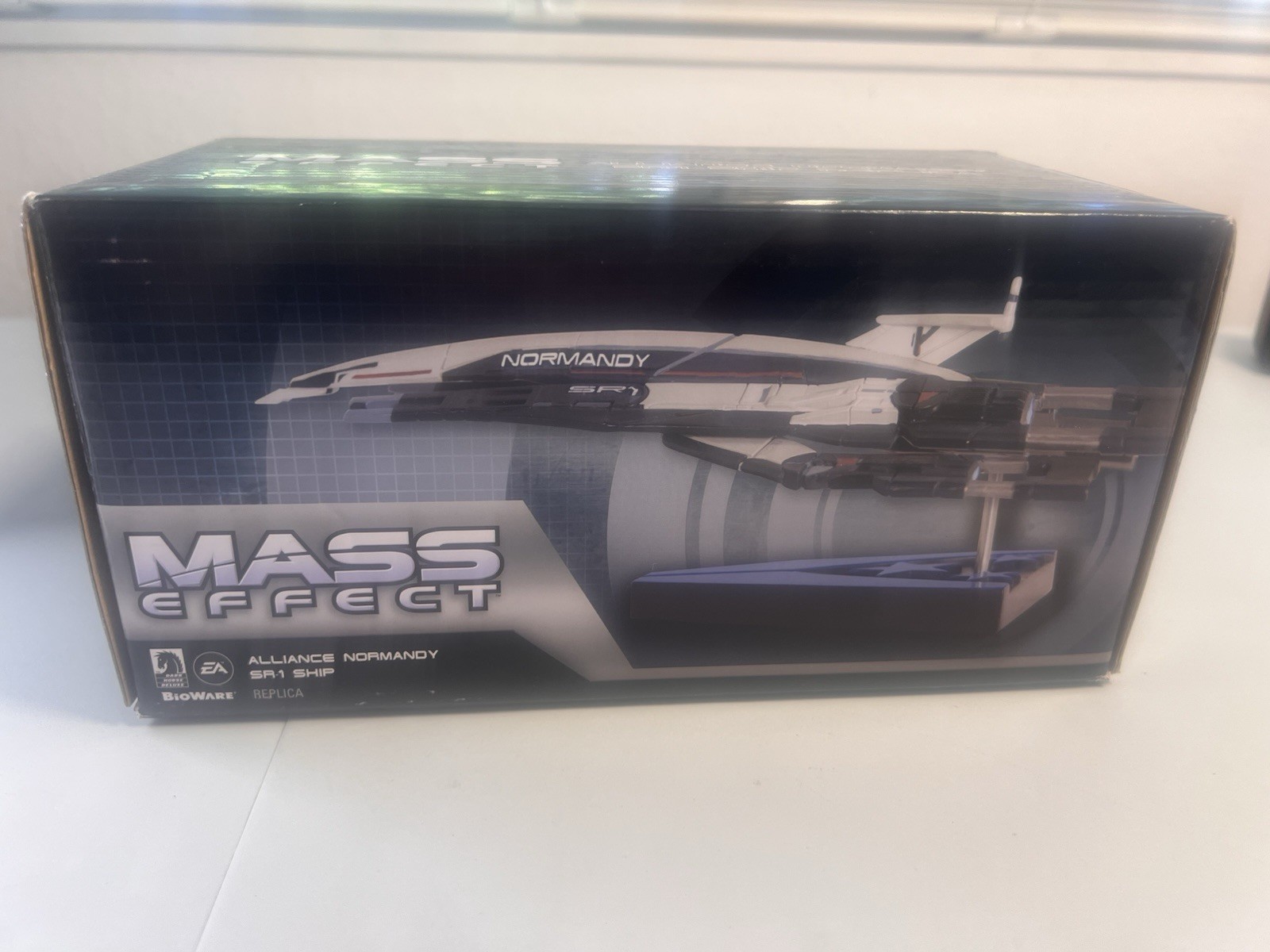 Dark Horse Mass Effect Alliance Normandy SR-1 Ship Replica Statue with Box 2013