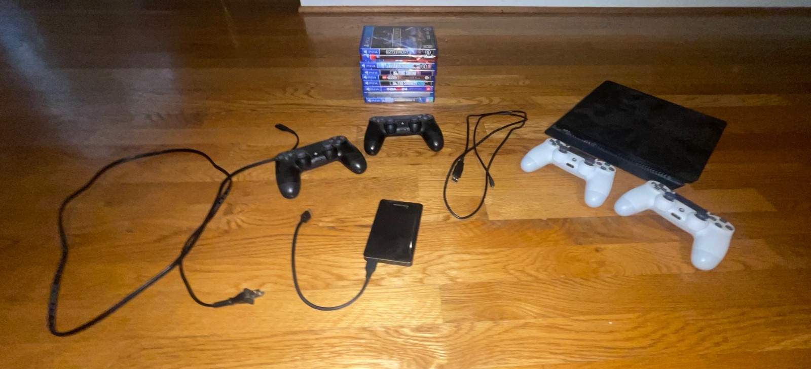 PS4 Bundle-Console, 4 Controllers, extra storage And 9 Games