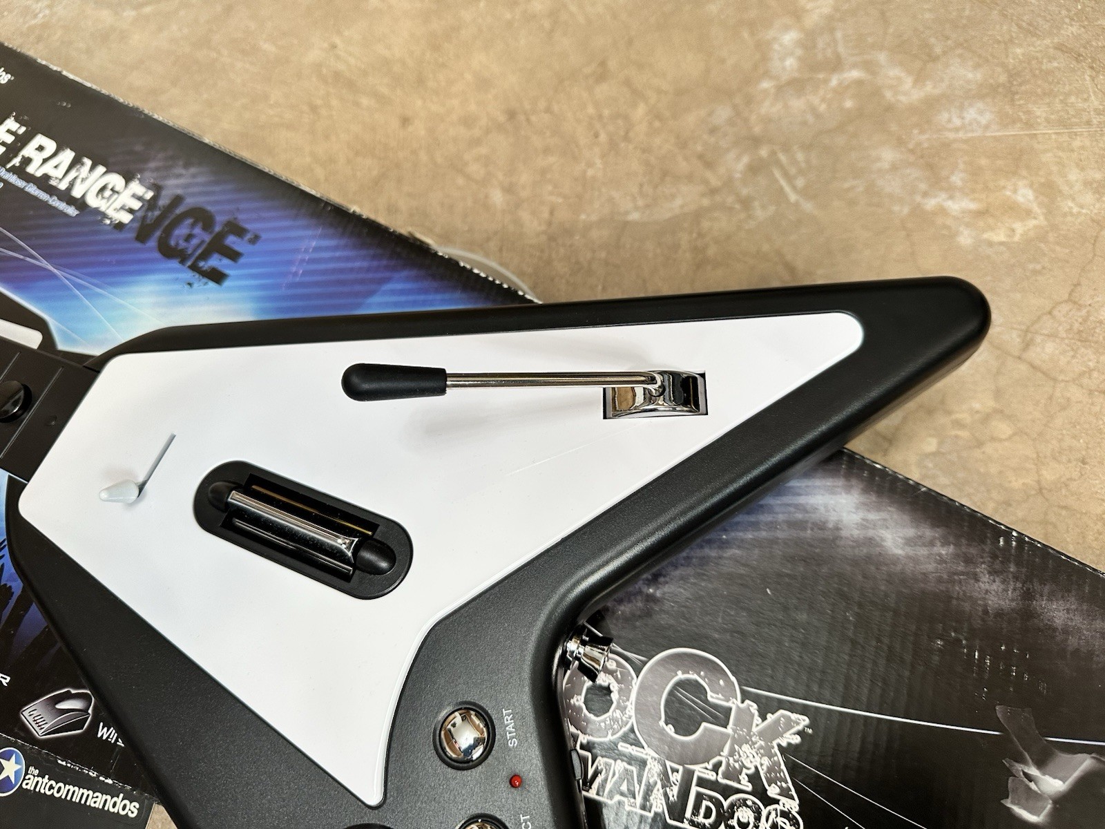 Ant Commandos TAC Flying V Wireless Guitar Hero PS2 DRV-WL-BLKV3
