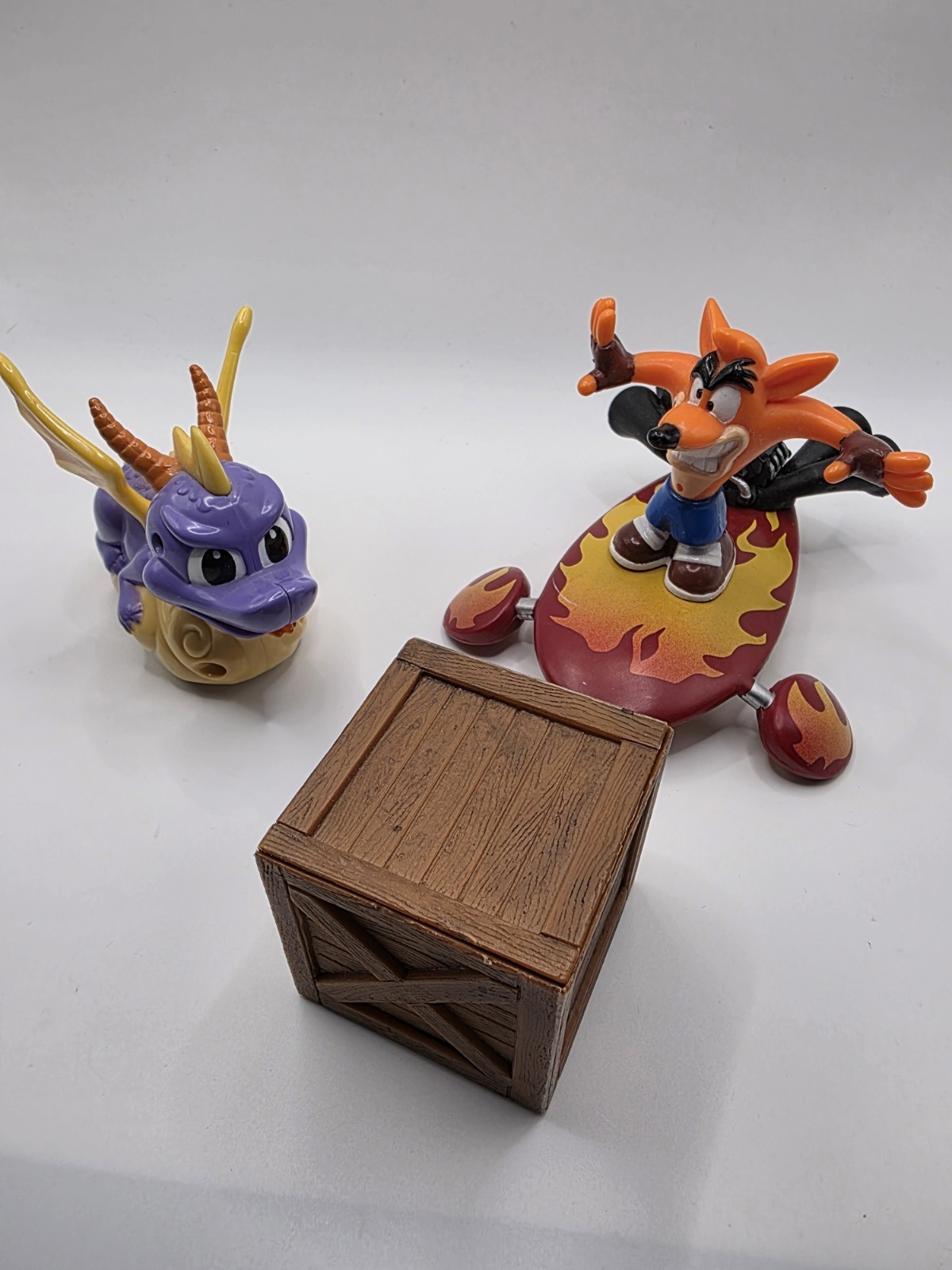 Crash Bandicoot & Spyro Figures Lot w/ Crate Accessory PS1 Era 2000s