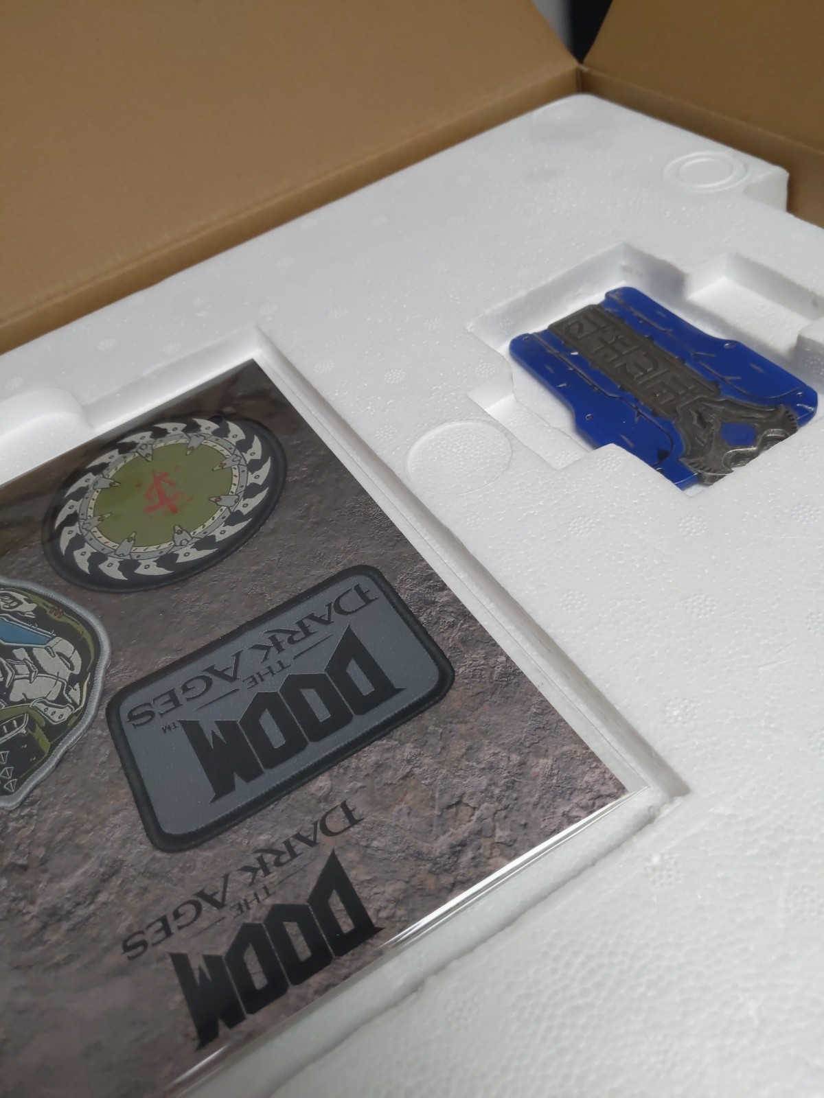 Doom The Dark Ages Doom Slayer Wearable Helmet LED Bundle + Keycard + Patches