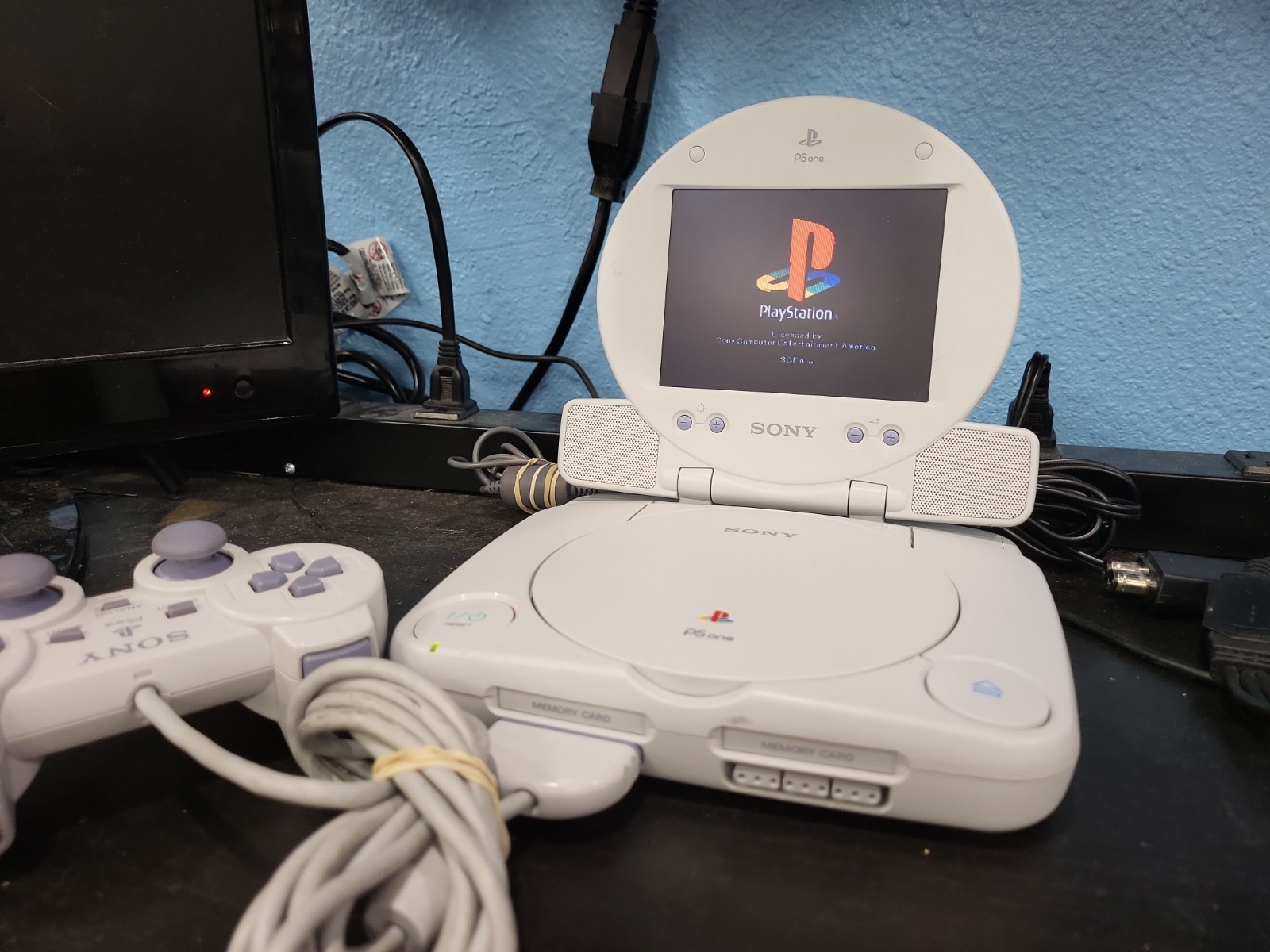Sony PSOne Screen Attachment. READ Description!! Tested