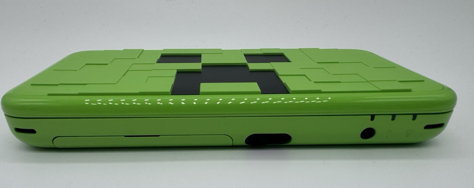 Nintendo New 2DS LL Minecraft Creeper Edition-4gb-Box, matching SN, & Charger