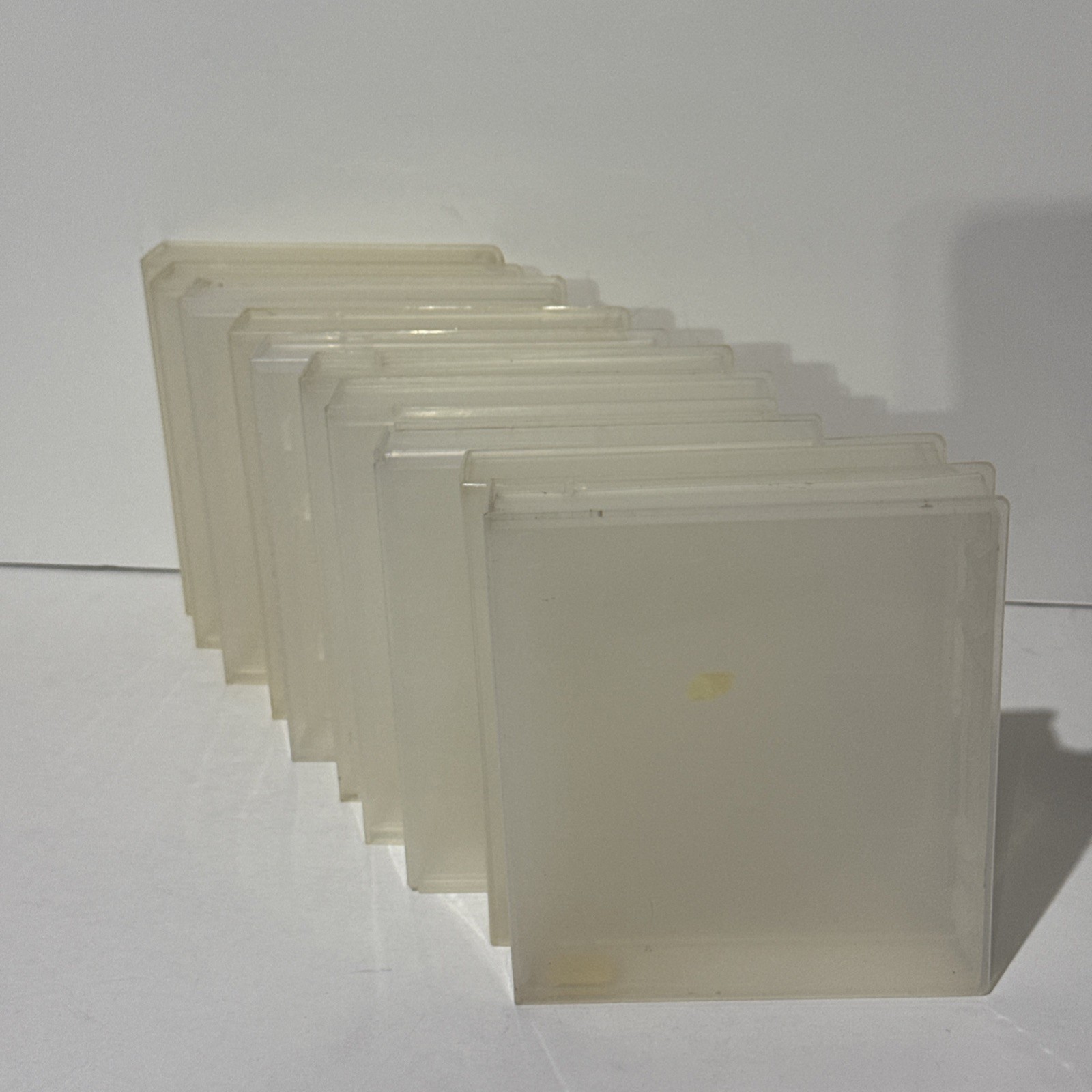 10 Nintendo NES Clear Plastic Hard Clamshell Cartridge Cases