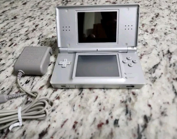 Nintendo DS Lite System Portable Gaming Console – Silver/white