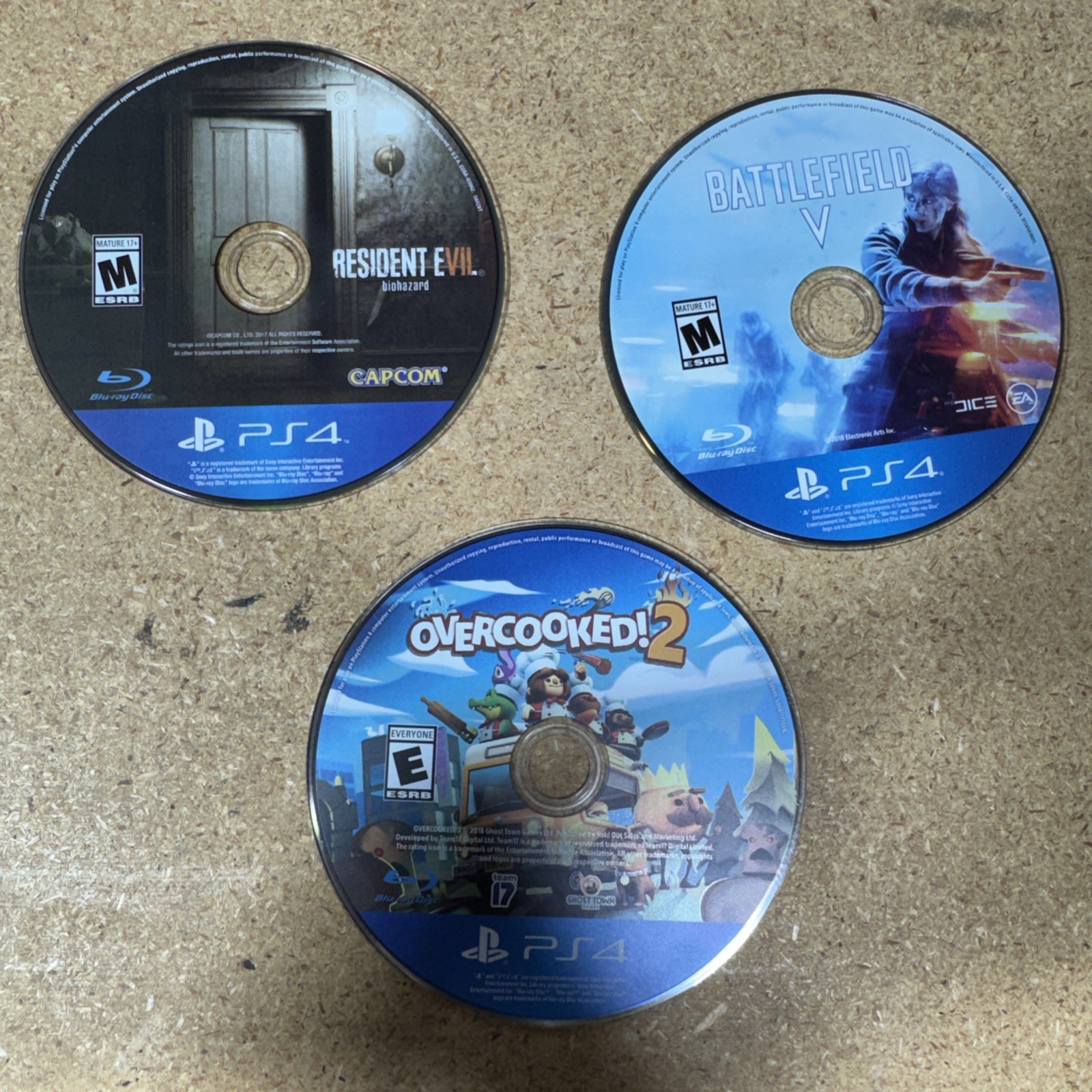Sony PlayStation 4 PS4 CUH-1215A 500GB Bundle w/3 Controllers and 17 Games