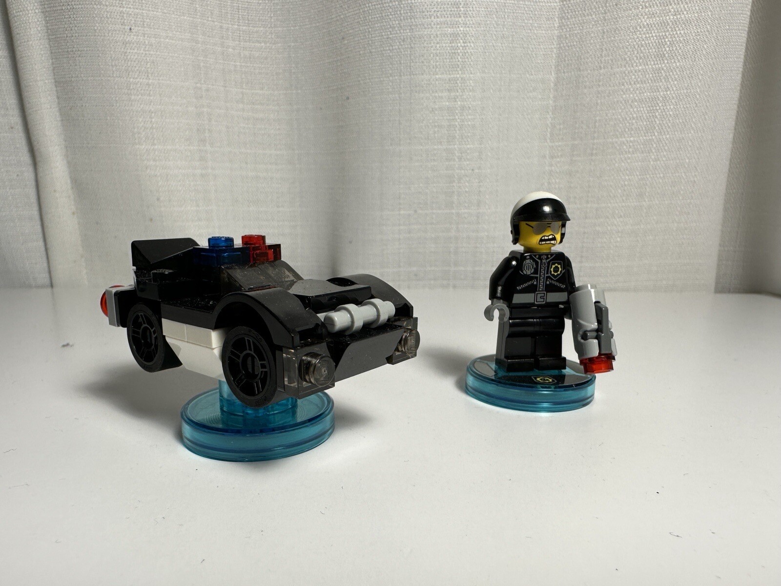 Lego Minifigure The LEGO Movie – Good/Bad Cop W/ Police Car 71213 Complete
