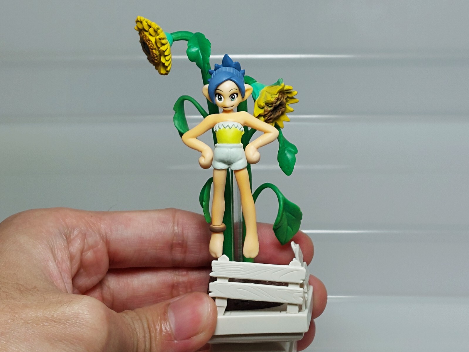 TV Champion Flower Girl Hibiscus Sunflower Figure Epoch 2004 Japan 3.8-4.1in