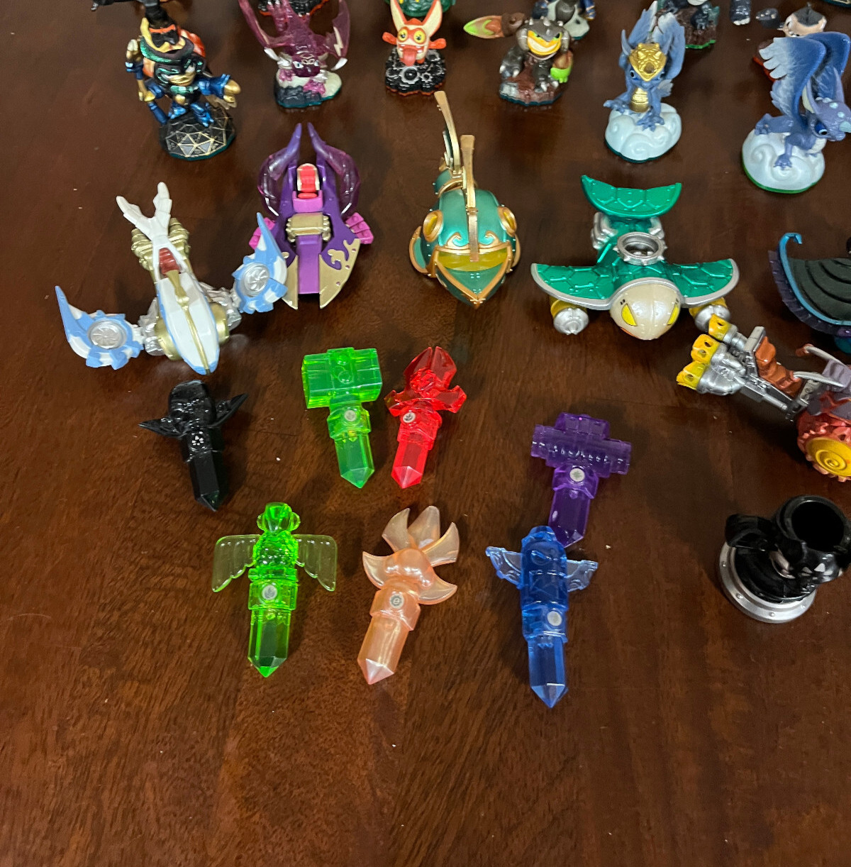Skylanders Huge Mixed Lot Of – 24 figures, 7 Traps, 7 Vehicles & 1 trophy