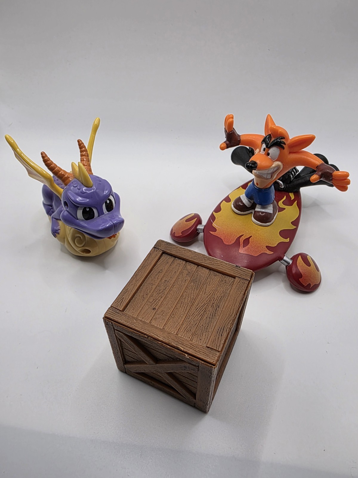 Crash Bandicoot & Spyro Figures Lot w/ Crate Accessory PS1 Era 2000s