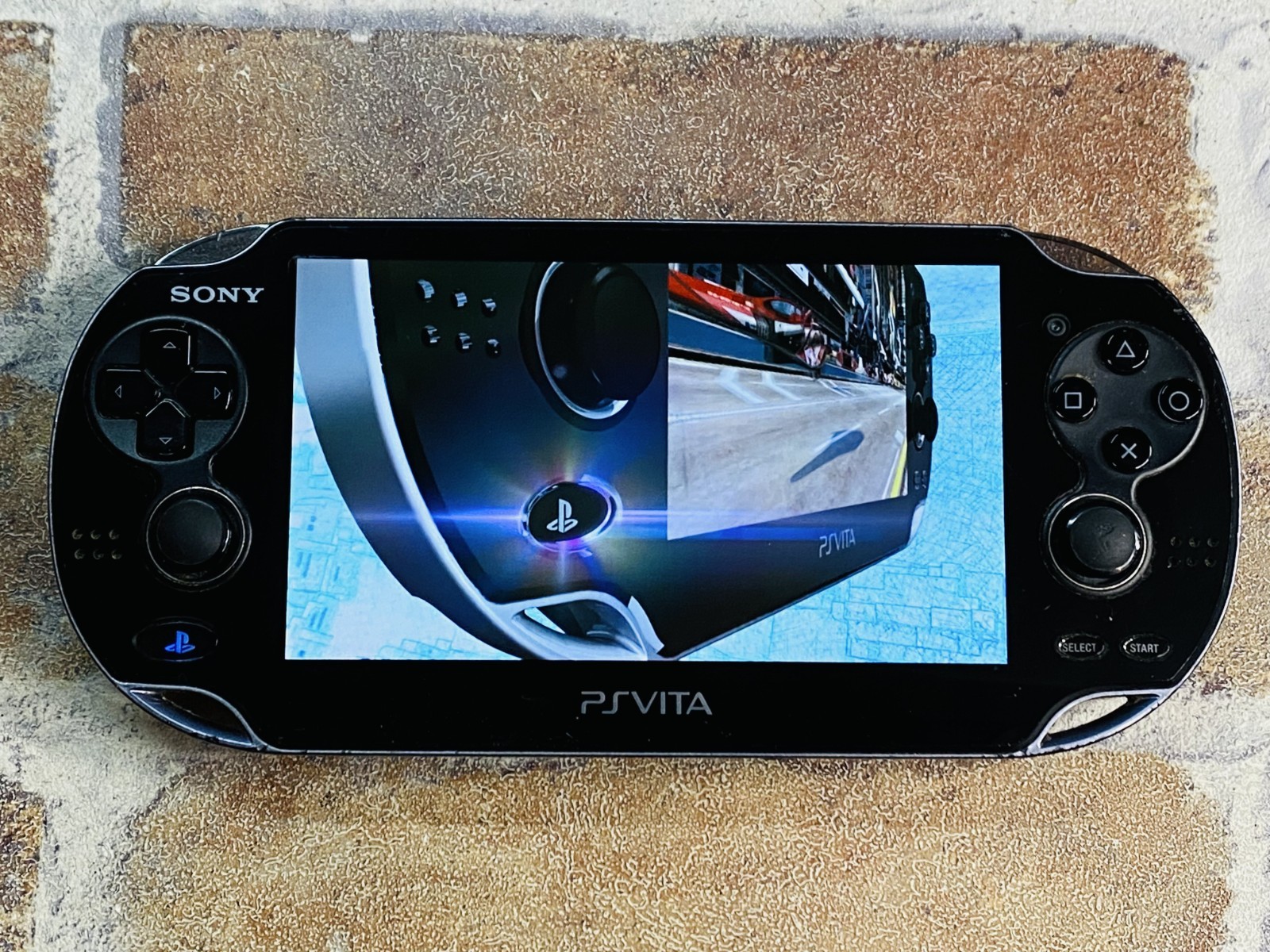 PS Vita PCH-1100 AB01 Crystal Black SONY Playstation 4GB Charger 2 Games DDP