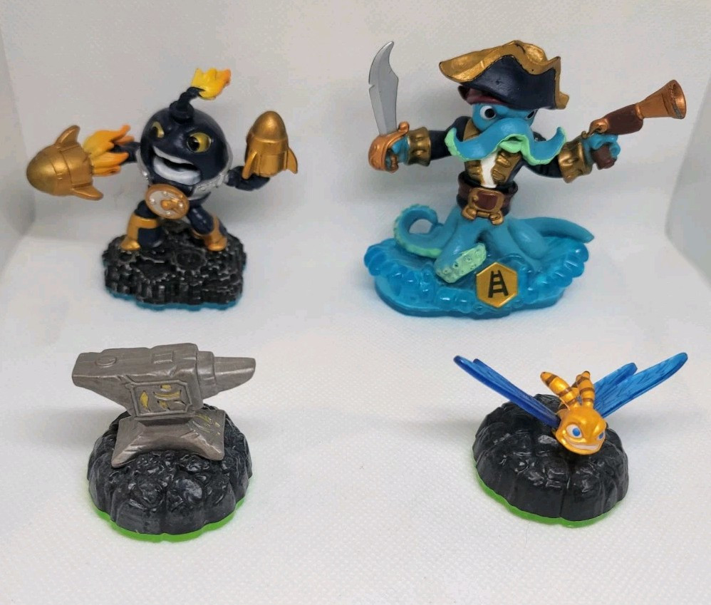 Activision Skylanders 29 Piece Lot Characters, Vehicles, Items, Weapons