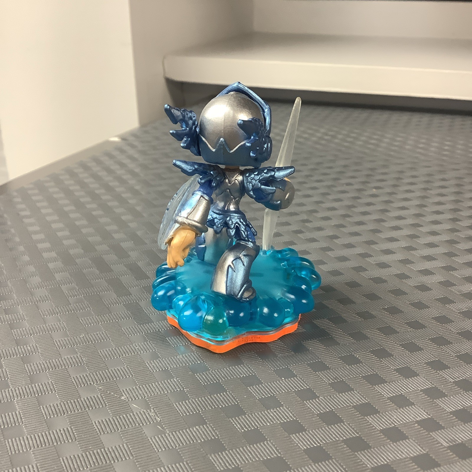 SKYLANDERS GIANTS LIGHTCORE CHILL FIGURE – WATER ELEMENT – Authentic!