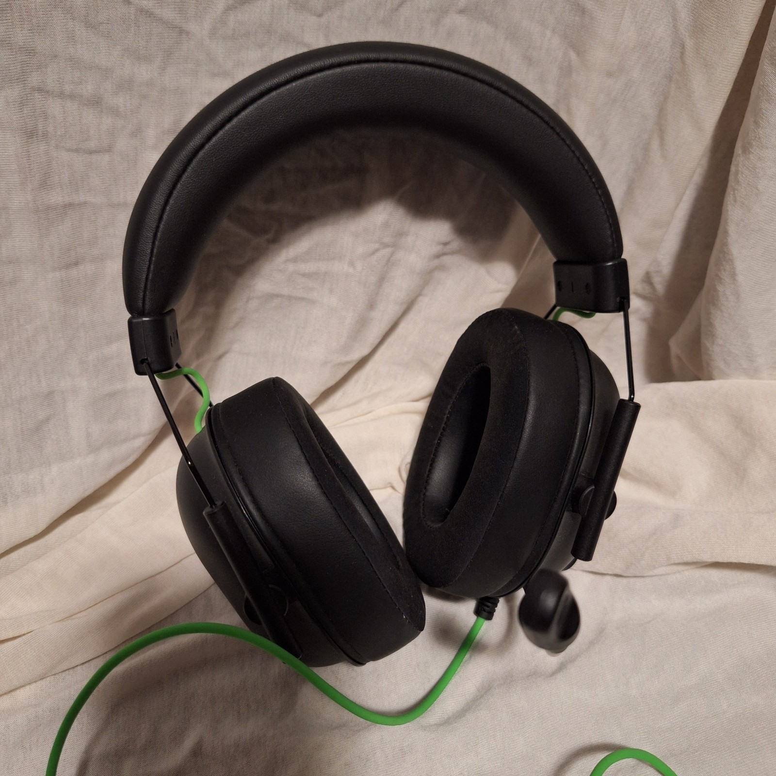 Razer Blackshark V2 X Black Over the Ear Gaming Headset Wired Lightly Used w/Box
