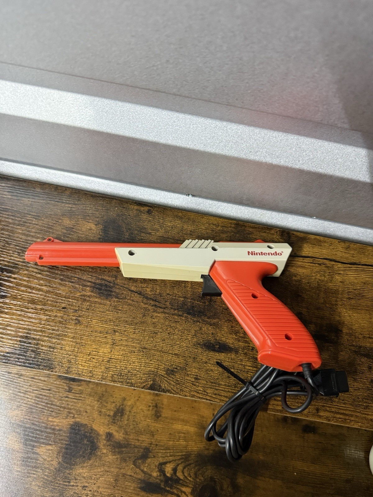 Original 1985 Orange Nintendo NES Zapper Duck Hunt Gun NES-005 OEM Light Gun