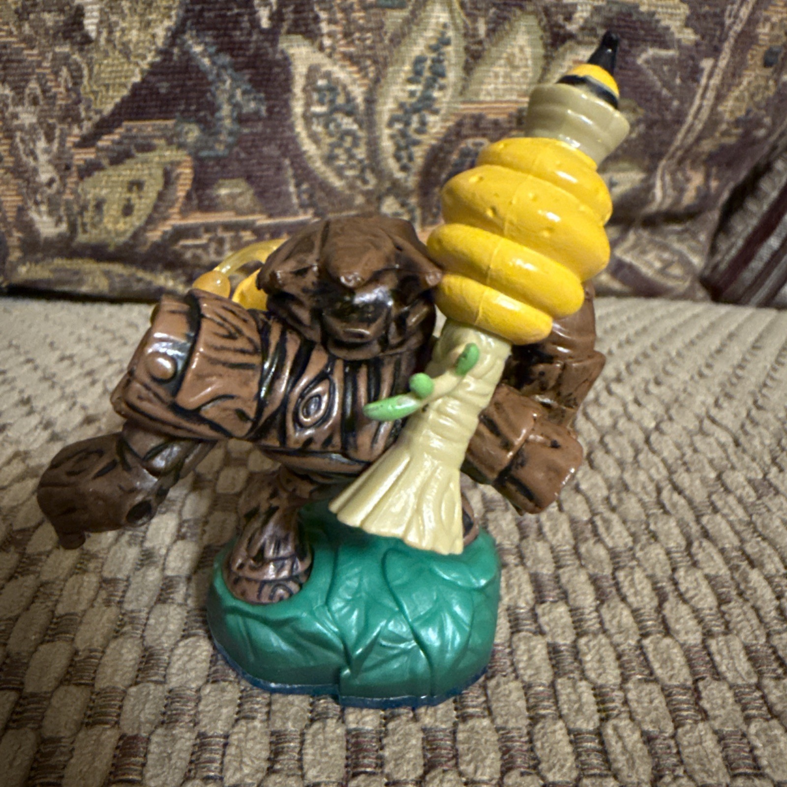 Skylanders Bumble Blast and Jolly Bumble Blast Figures With Stickers And Cards