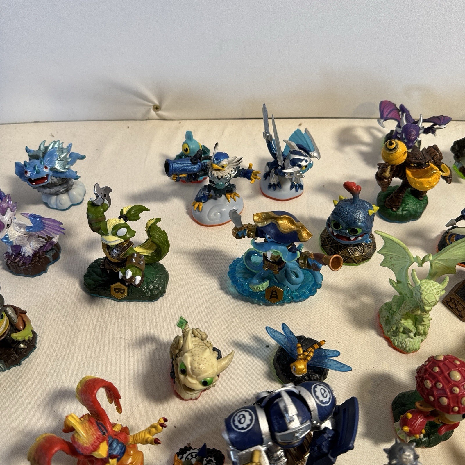 Activision Skylanders Character Figures 90 With Portal Crystals And Keys!