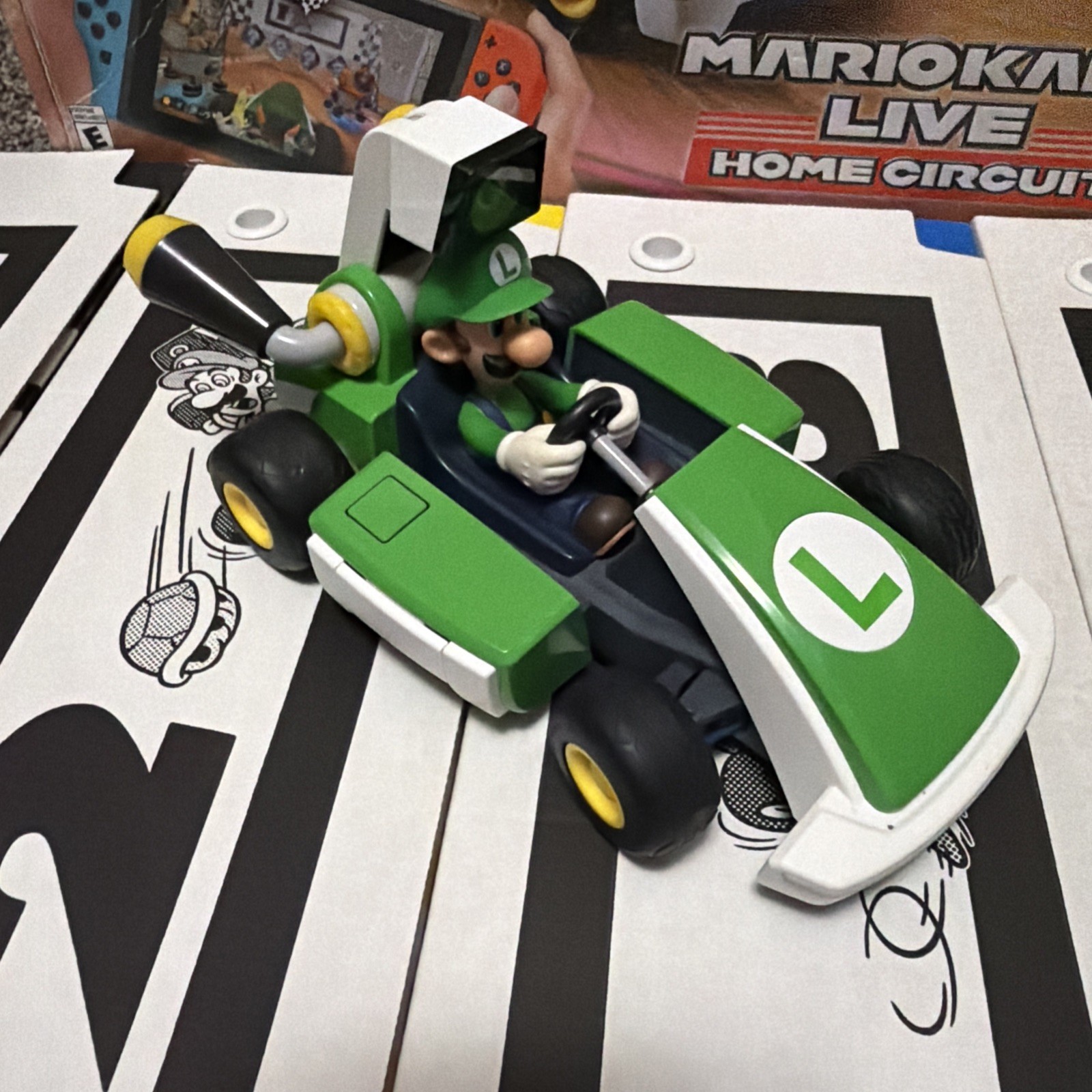 Mario Kart Live: Home Circuit -Luigi Set – Nintendo Switch everything included