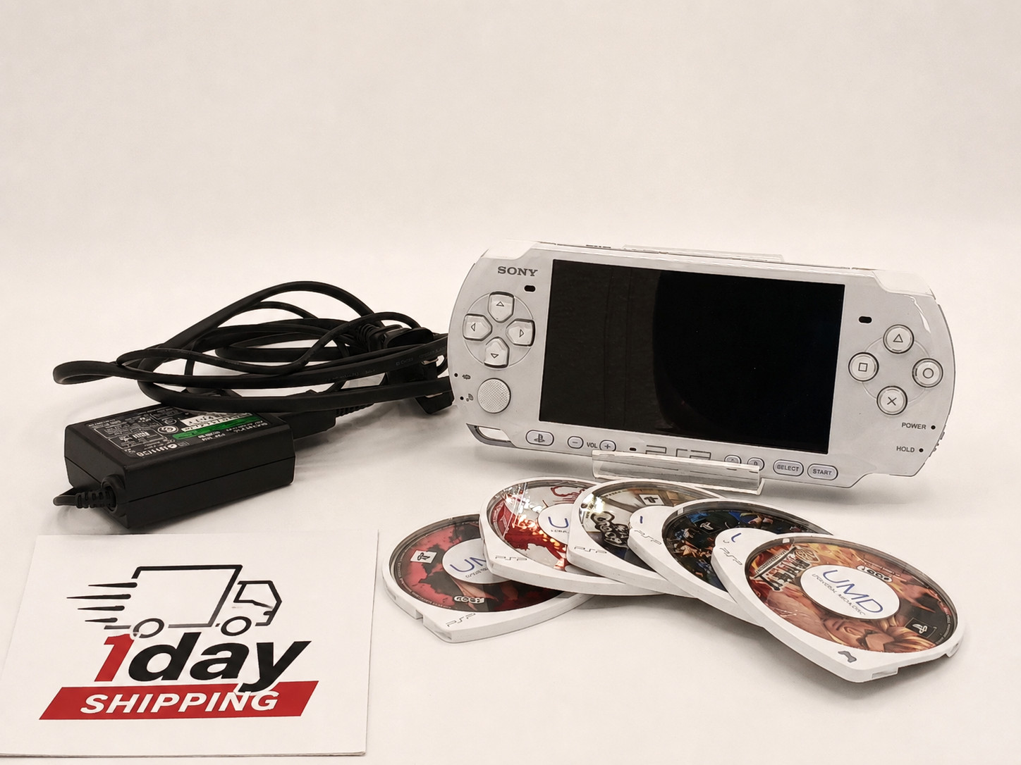 Sony PSP 3000 Pearl White Console w/ New Battery Charger & 5 Games Japan