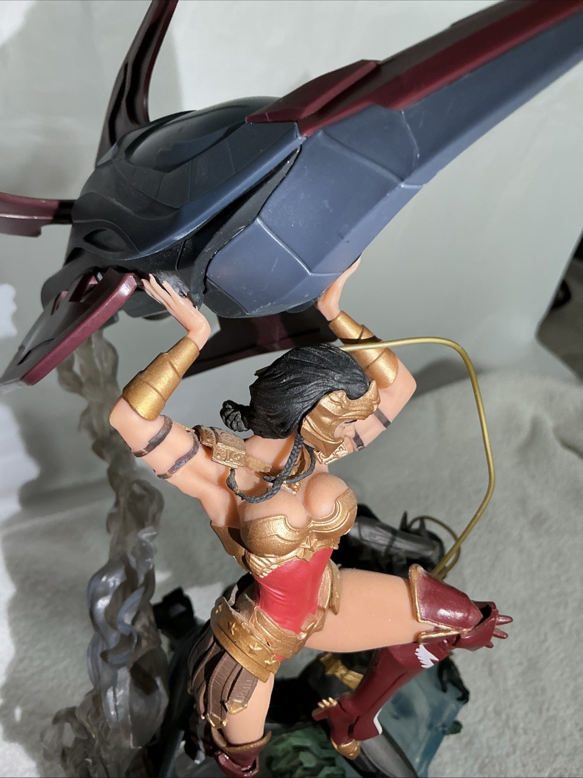 Wonder Woman/Batman Collectible Figurine Injustice Gods Among Us XBOX 360