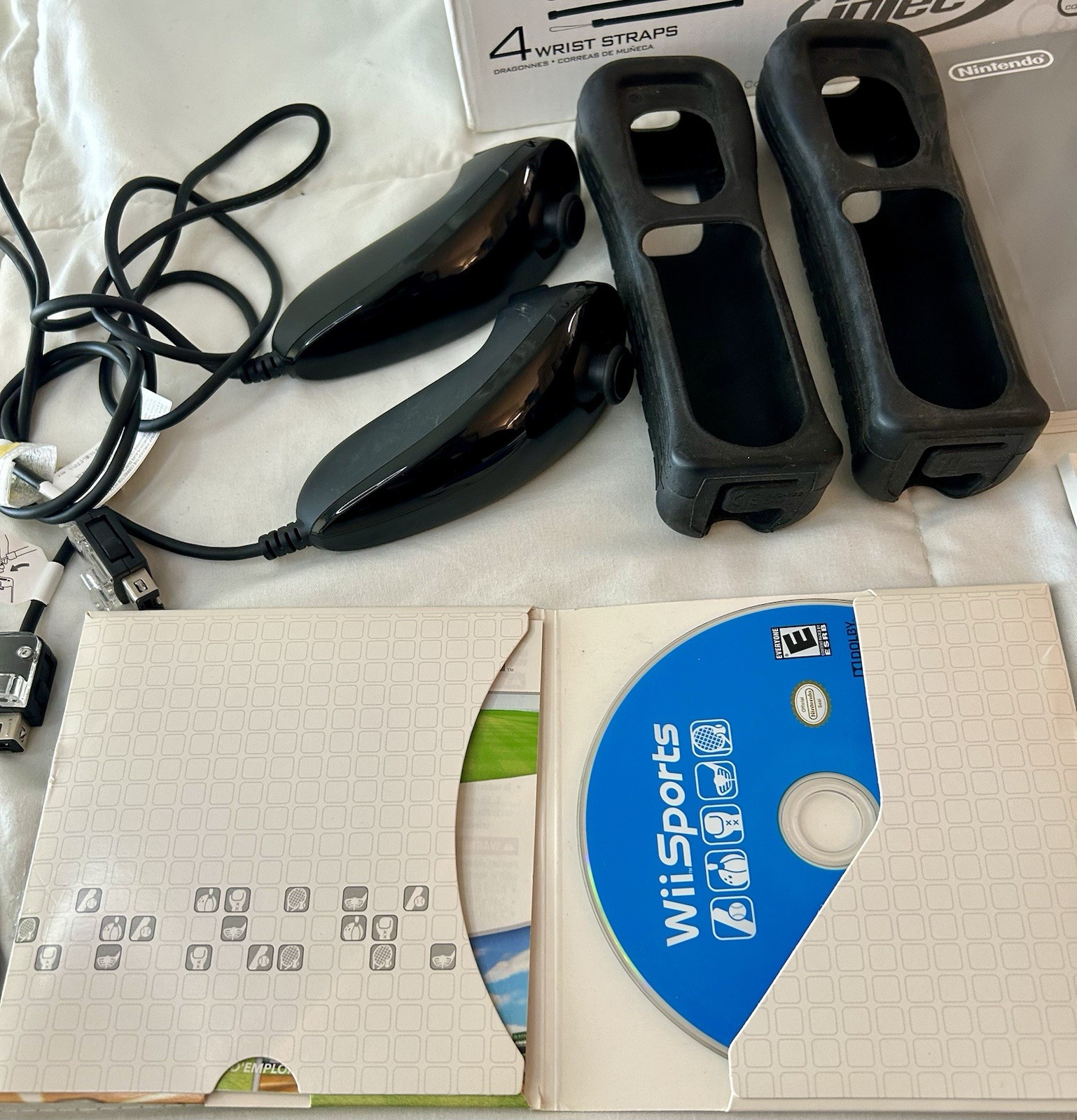 Nintendo Wii Bundle Wii Sports Intec 15-in-1 Accessory Kit 2 Nunchucks &Manuals