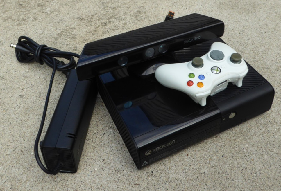 Bundle Microsoft Xbox 360 E 250GB console With, Kinect, Controller Tested