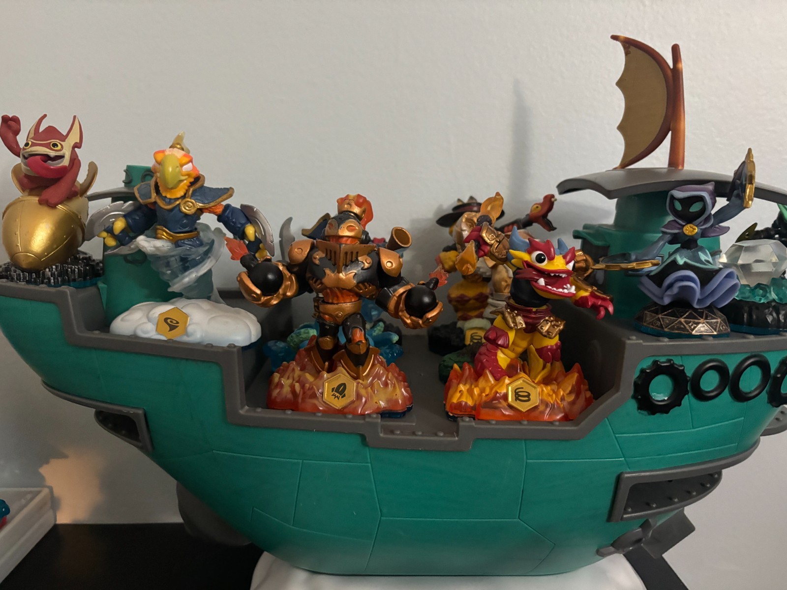Skylanders collection with Flynn’s ship (not complete), 2 Portals, and 4 games