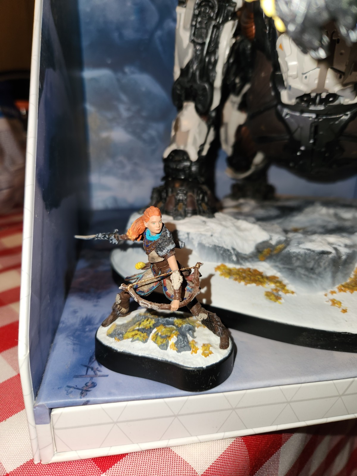Horizon Zero Dawn Tremortusk Aloy Statue with 2 Figures