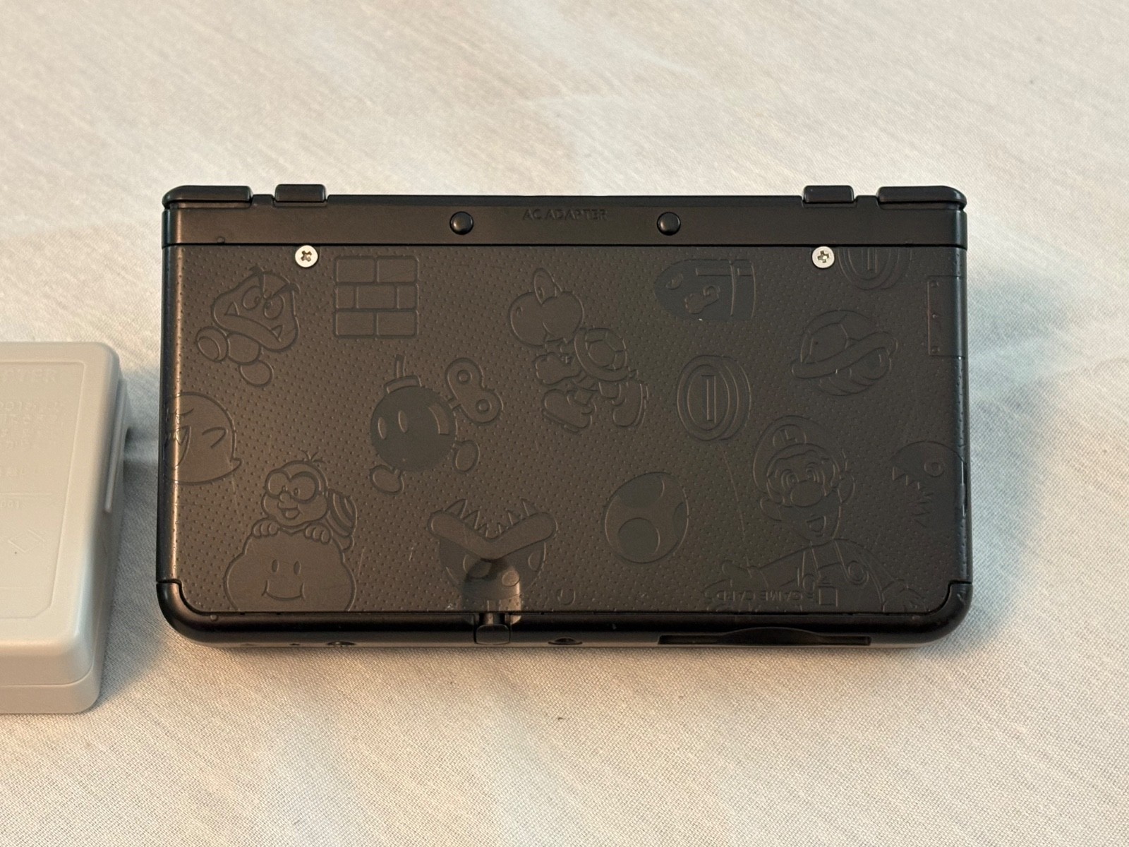 New Nintendo 3DS Super Mario Black Edition Console,Mario Kart 7,Stylus,Charger