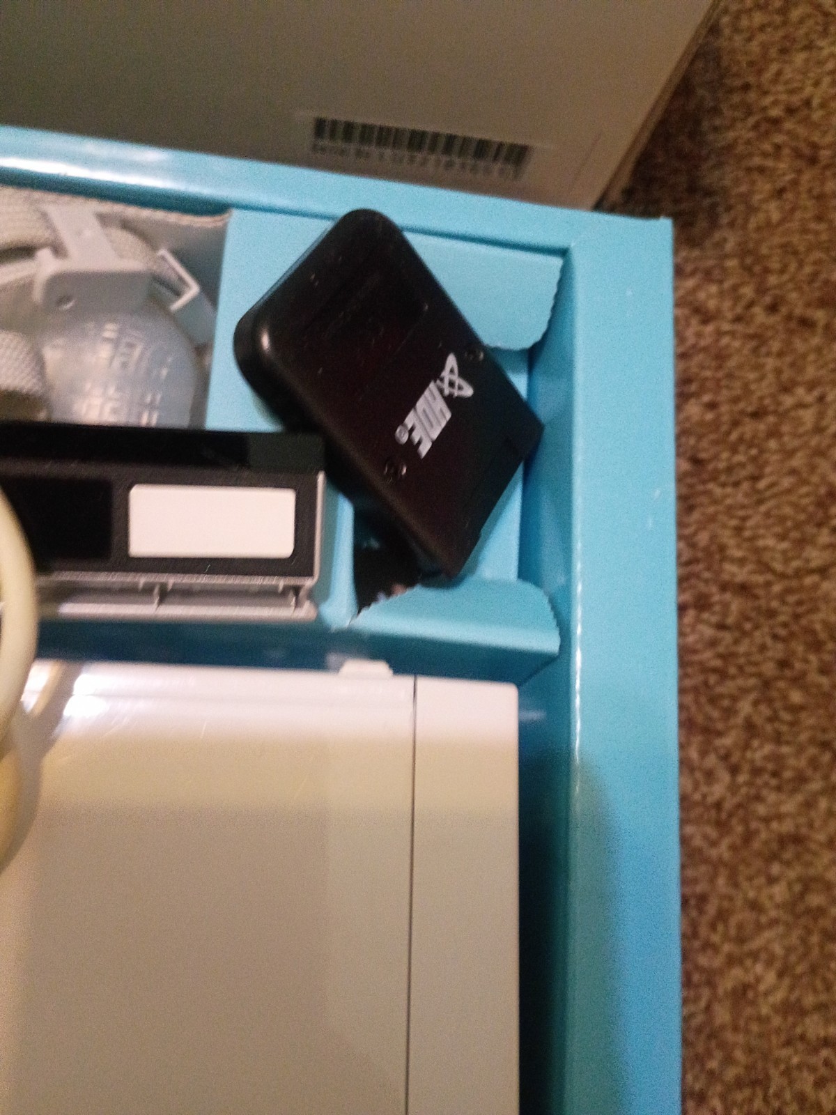 Nintendo Wii Console – White w/original box, cables, remotes, sensors & 4 Games