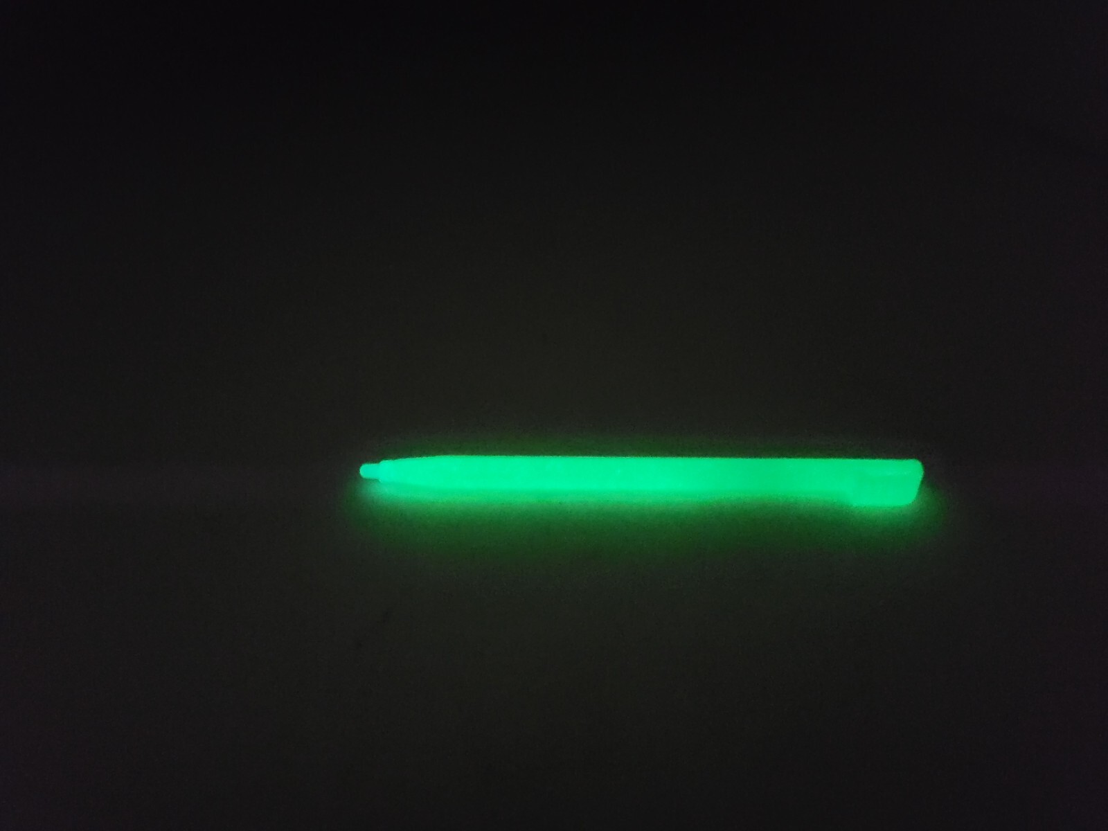NEW Rare Nintendo DS Lite ” GLOW IN THE DARK ” Stylus Fits Flush in console
