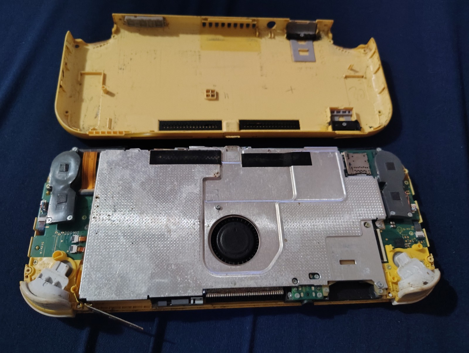Nintendo Switch Lite Yellow Handheld Console (FOR PARTS/NOT WORKING) Blue Screen