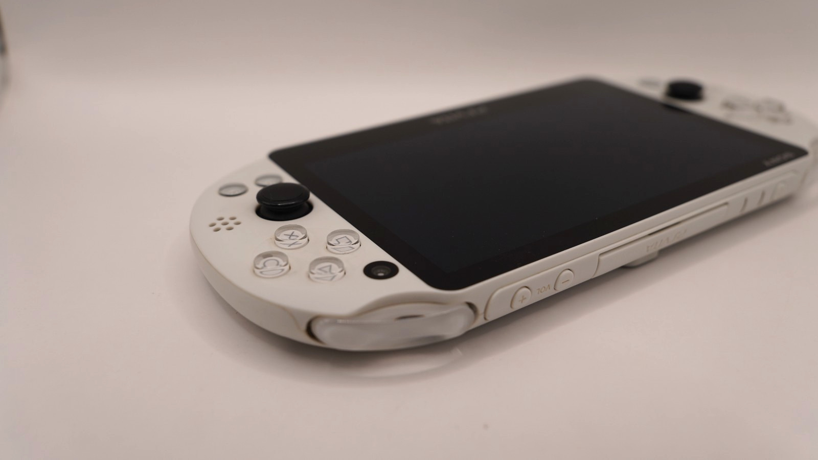 Sony PS Vita Slim PCH-2000 White + 5 Games + 8GB Memory Card + Charger Japan