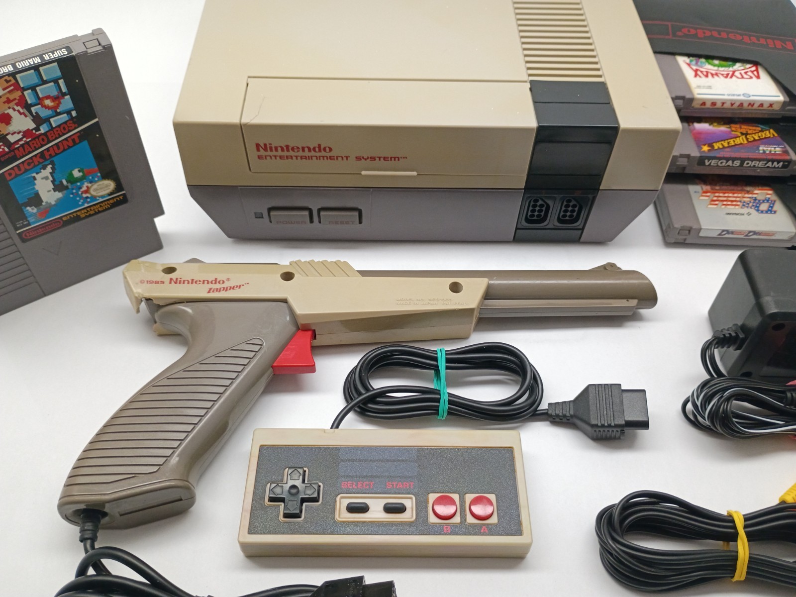 Nintendo NES-001 Console Bundle – Mario/Duck Hunt + 3 Games – Everything Works!