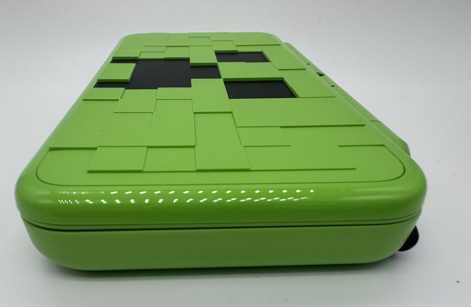 Nintendo New 2DS LL Minecraft Creeper Edition-4gb-Box, matching SN, & Charger