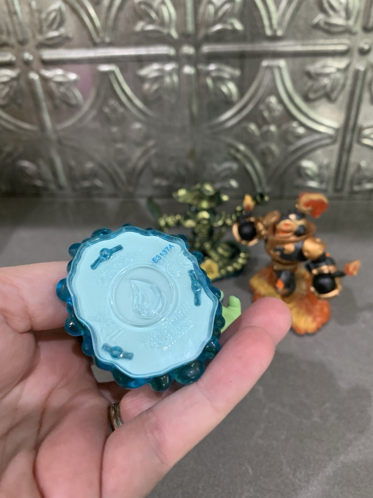 Skylanders Swap Force Blast Zone Color Shift Wash Buckler & Rip Tide