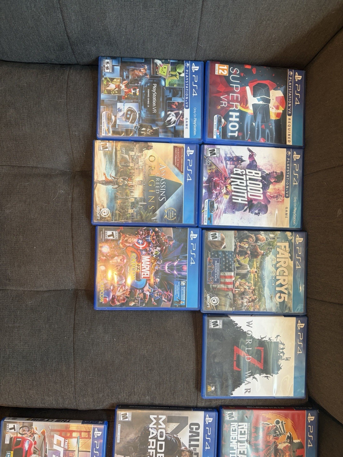 Sony PlayStation 4 PS4 Console Bundle w/ 3 Controllers, Games & Extra Storage