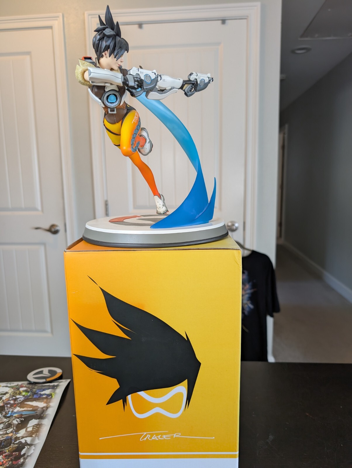 OVERWATCH TRACER Statue Lot-Blizzard Team signed Box, T-Shirt,Poster,Coins