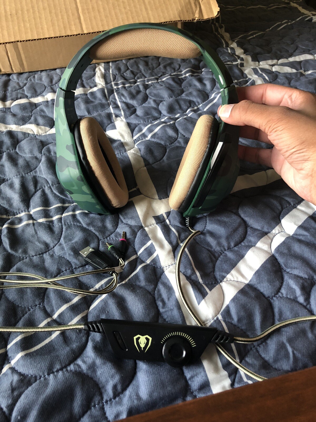 Beexcellent Gaming Headset with Surround Sound & Noise-Isolation Microphone LED