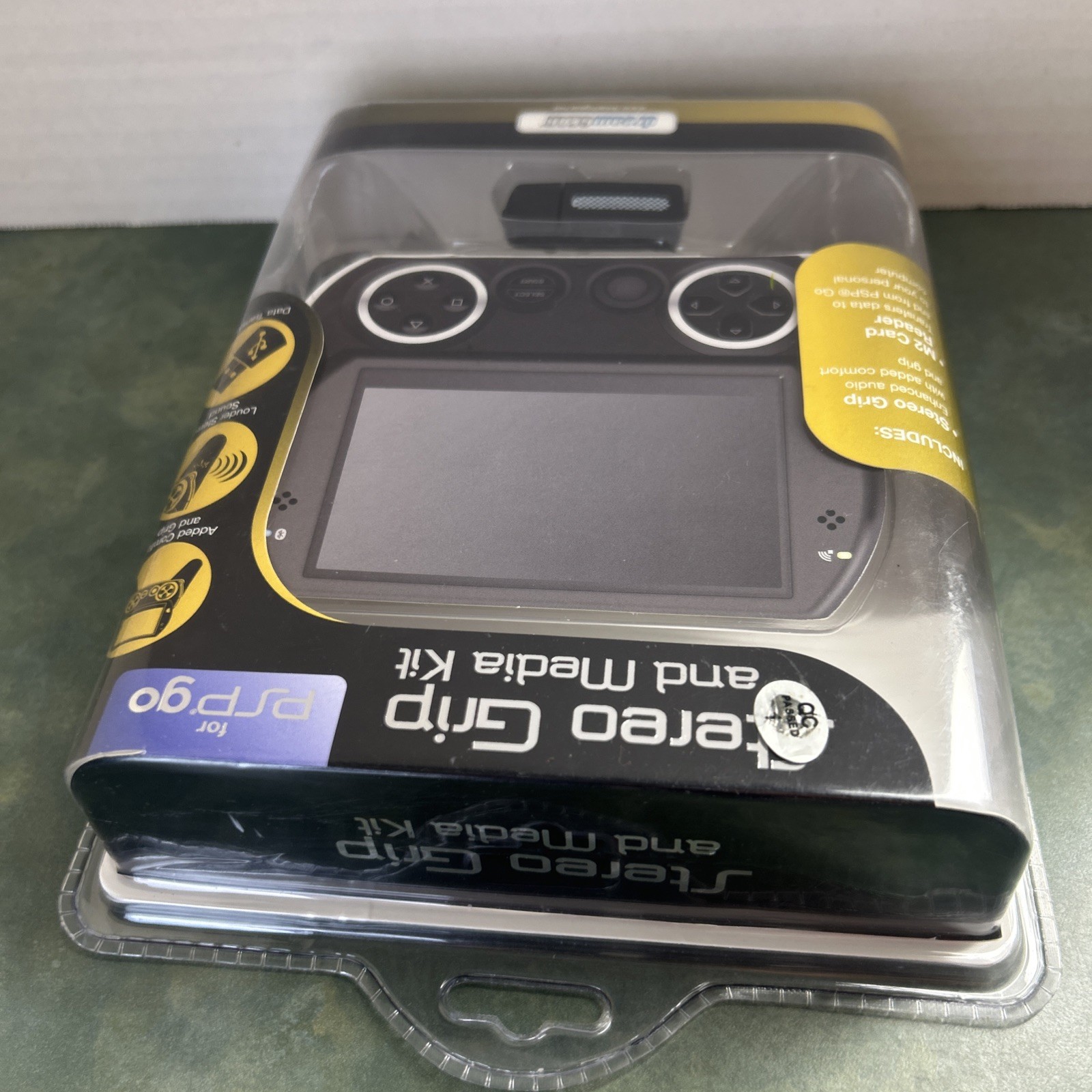 DreamGear Stereo Grip & Media Kit PSP Go Sealed Aftermarket M2 Card Reader