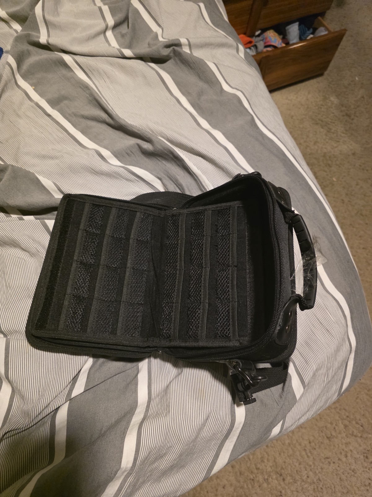 Nintendo DS Lite G-Pak Nakiworld Organizer Travel Carrying Case Bag Red & Black
