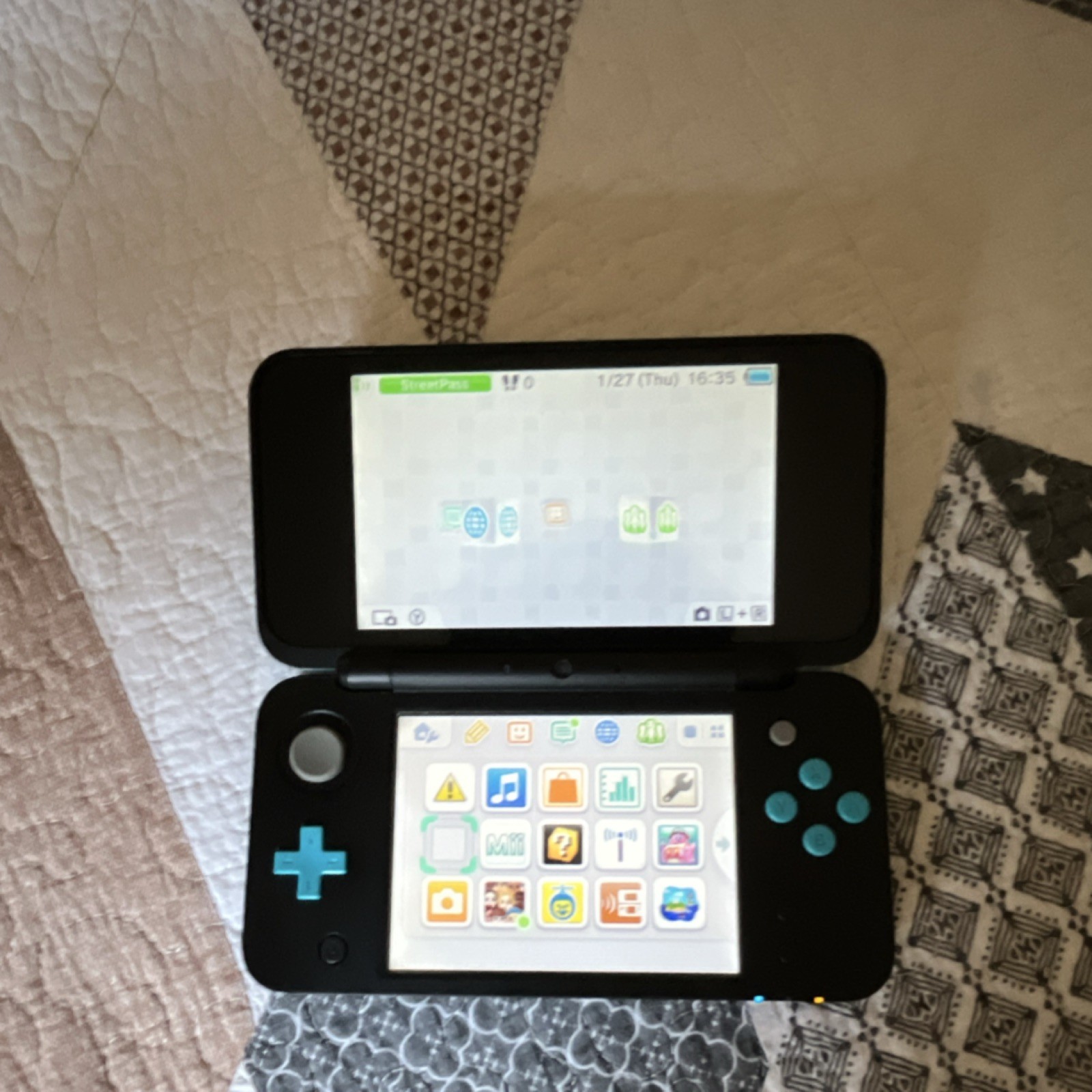 Nintendo New 2DS XL Black Blue Handheld Console Wi-Fi Internet Browsing