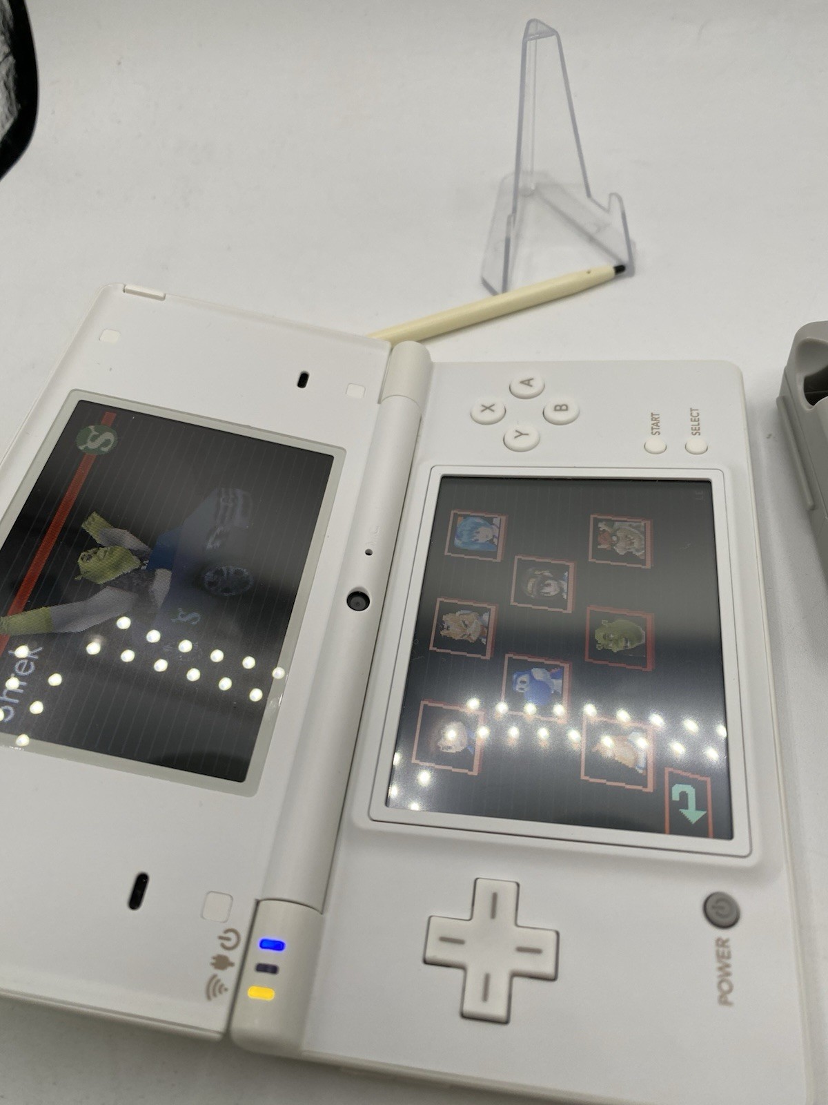 Nintendo DSi White Console Bundle w/ Charger & 16GB SD Card