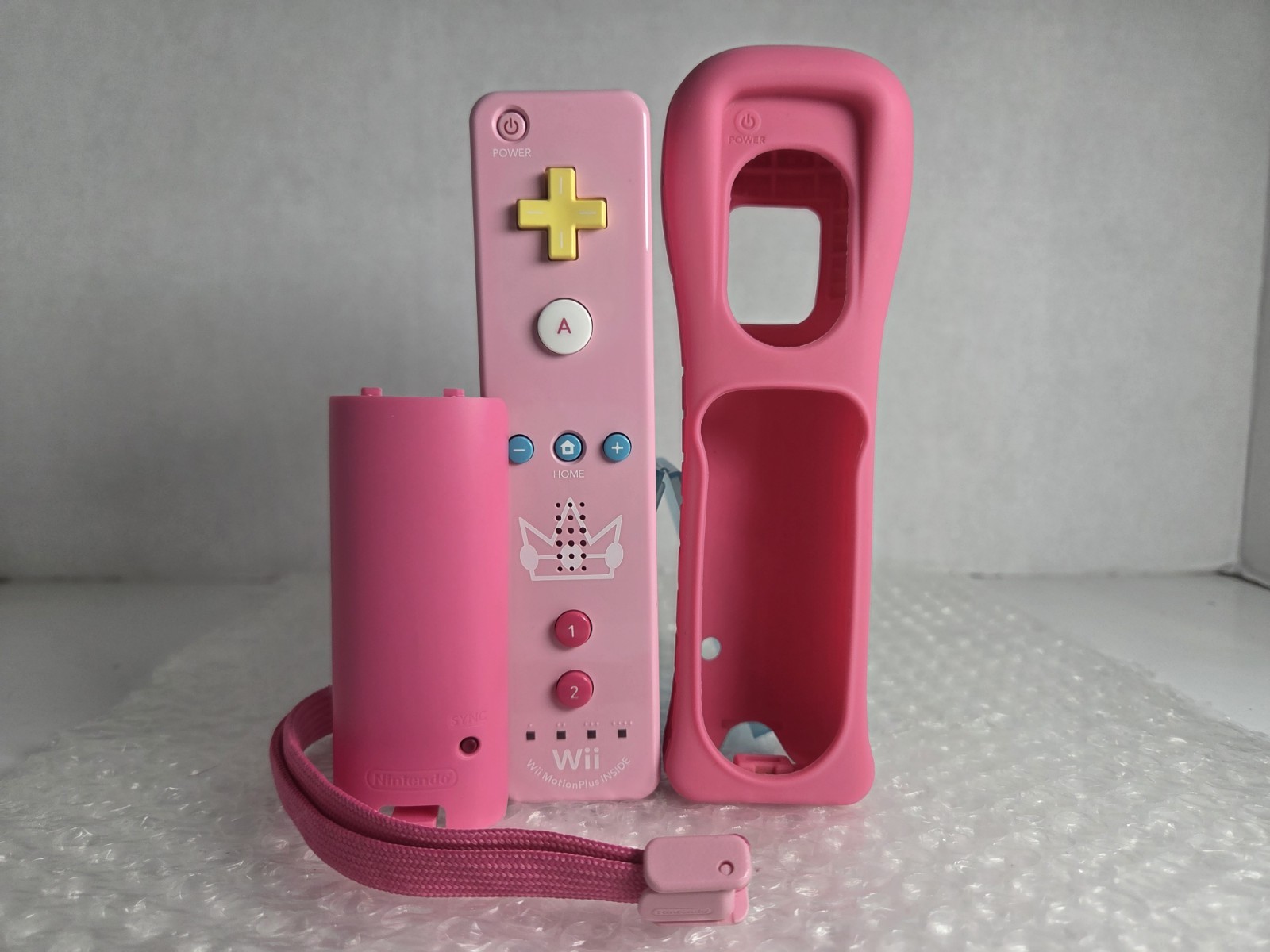 Nintendo Wii U Motion Plus Remote Controller Princess Peach OEM RVL-036 Tested